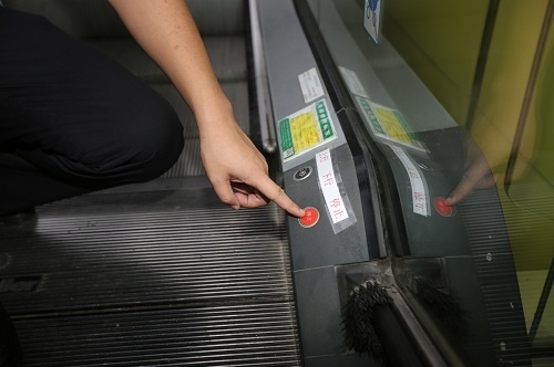 收藏!自動扶梯的內部結構視頻請查收!乘坐扶梯請看好扶穩!(圖2) 收藏!自動扶梯的內部結構視頻請查收!乘坐扶梯請看好扶穩!(圖2)