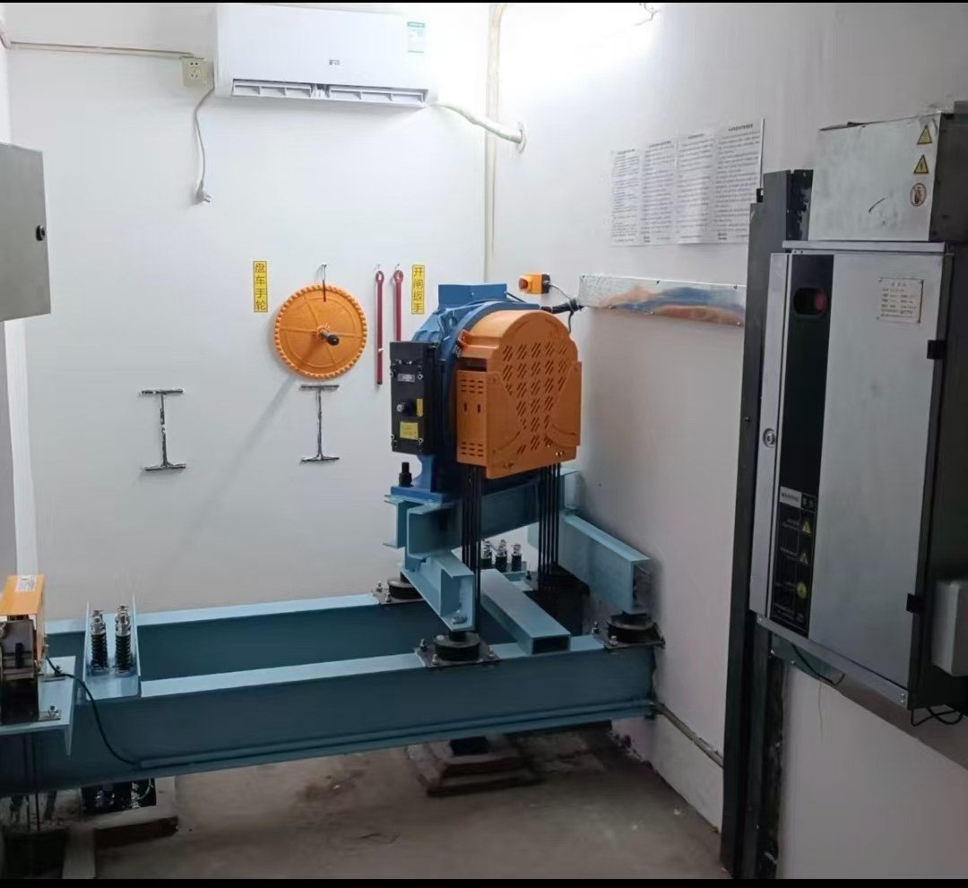 喜訊!北京升華電梯:鴻運(yùn)花園國(guó)補(bǔ)電梯更新項(xiàng)目第一批次圓滿收官,居民錦旗致謝!(圖6) 喜訊!北京升華電梯:鴻運(yùn)花園國(guó)補(bǔ)電梯更新項(xiàng)目第一批次圓滿收官,居民錦旗致謝!(圖6)